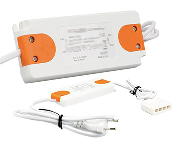 LED Trafo 12V/DC 0-15W inkl. Flachstecker und 4fach-Verteiler